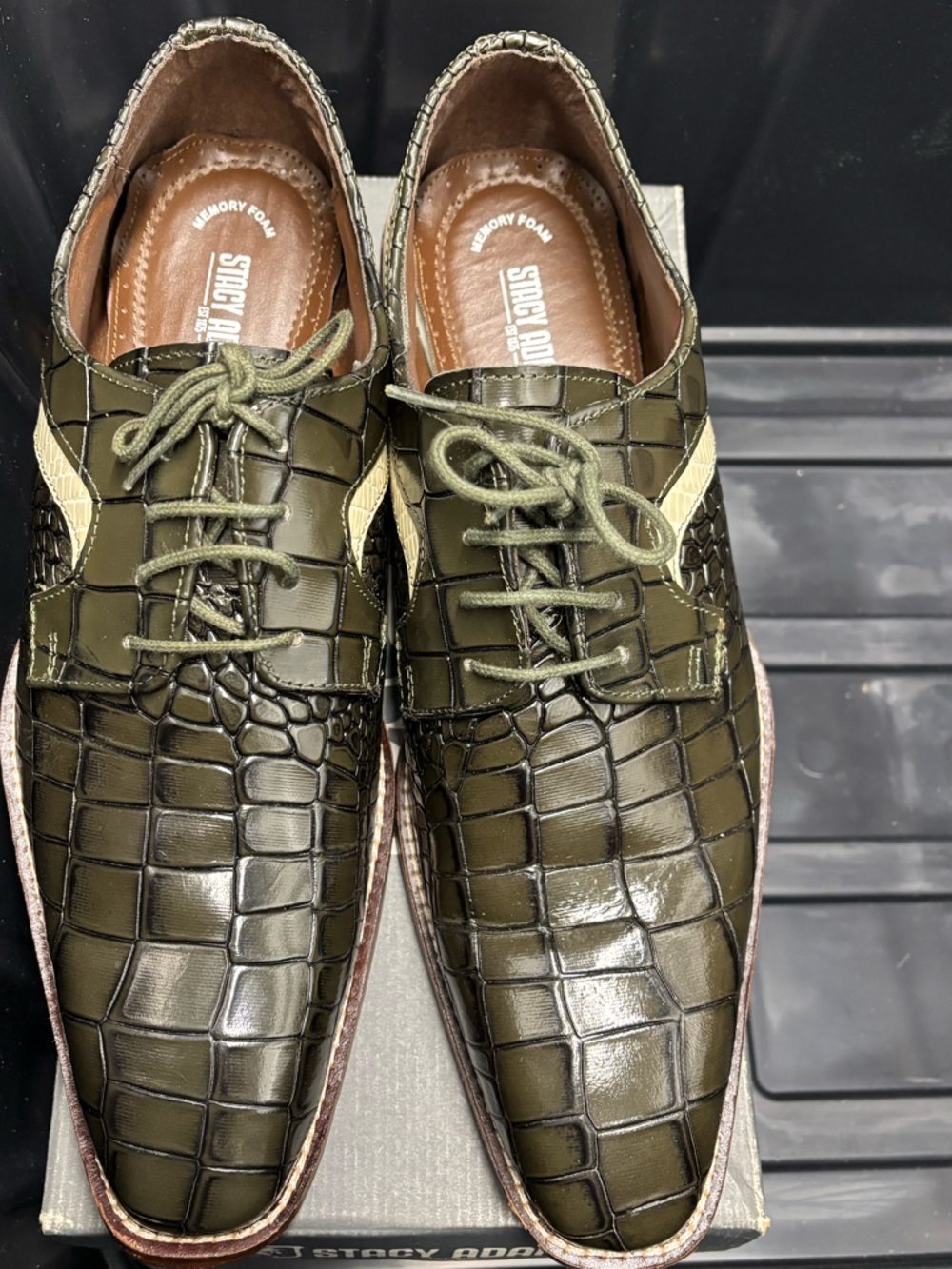 Stacy Adams Olive Croc-Embossed Leather Lace-Up Oxfords (M)